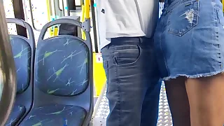 Jovem estudante encoxada e fodida small-minded &ocirc;nibus em p&uacute;blico&excl;